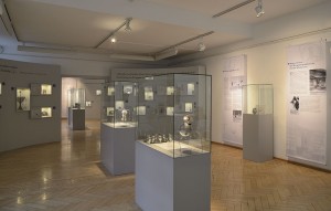Ausstellungsbanner-Serie »Weg zur Form. Die Zinngießertradition der Familie Wiedamann«