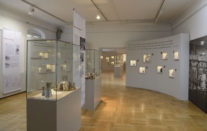 Ausstellungsbanner-Serie »Weg zur Form. Die Zinngießertradition der Familie Wiedamann«