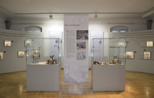 Ausstellungsbanner-Serie »Weg zur Form. Die Zinngießertradition der Familie Wiedamann«